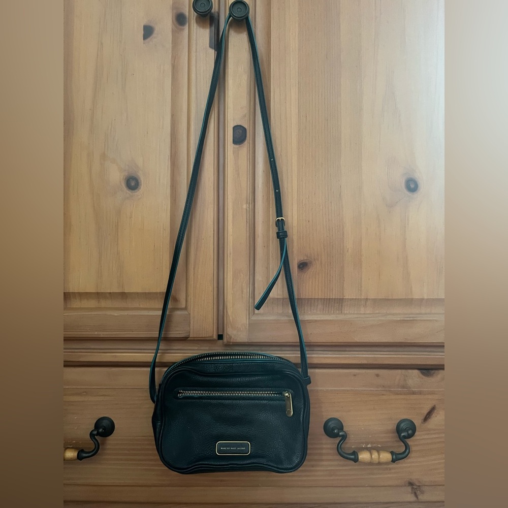 Marc by Marc Jacob’s black leather crossbody bag - Picture 2 of 7